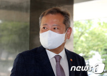출근하는 이상민 장관