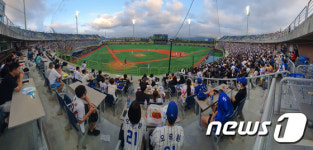 3년만에 활기찾은 포항야구장