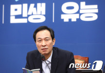 우상호 대통령이 대표 제거하고 좋아서 문자보낼 만큼 한가한가