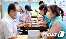 어르신들께 스마트폰 사용법 알려드려요
