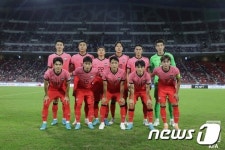 기념촬영하는 남자 축구대표팀