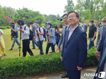 허균허난설헌기념공원 둘러보는 이재명