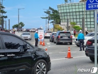 더위야 가라…동해안 피서 절정, 강원 해수욕장에 인파