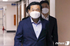 간담회 참석하는 김순호 경찰국장 밝은 표정