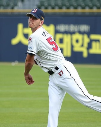 두산 새 외인 투수 브랜든, KBO리그 데뷔전 연기…
