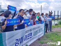 낙동강 녹조라떼 10년째…환경단체들 수문 열어 강 흐르게 해야