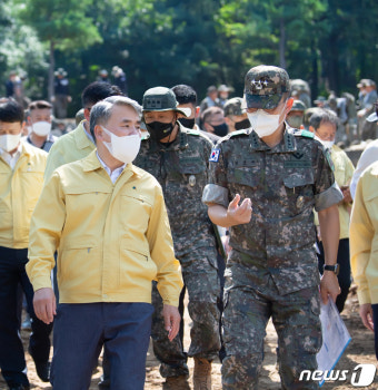수해 복구 현장 찾은 이종섭 장관