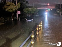 차량·학교·병원 등 침수…전북지역 비 피해 잇따라