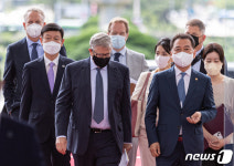 국회의장 면담 앞둔 빌 게이츠