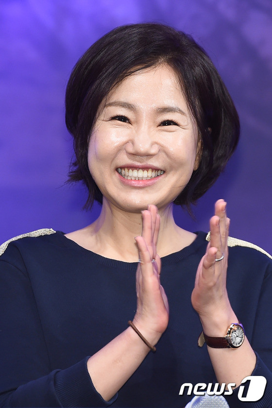 김은숙 작가와 윤하림 화앤담픽쳐스 대표, 4천만원 기부로 이웃 돕기 서두르다