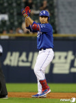 동점 2루타 친 김헌곤