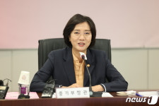 중소기업인과의 대화 하는 이영 장관