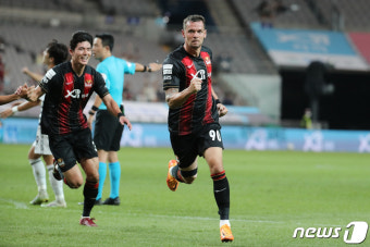 '일류첸코 멀티골' 서울, 성남 밀집 수비 뚫고 2-0 승리