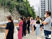 교실 둘러싼 옹벽 균열…성남 한 초등학교 집단 등교 거부