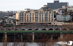 대통령 한남동 관저 입주 앞두고 영광이죠 시위우려…기대반 걱정반