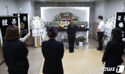 세 모녀 발인 엄수되는 수원중앙병원 장례식장