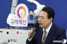 홍준표 대구시장, 윤 대통령에 신공항 건설 등 지원해 달라 요청