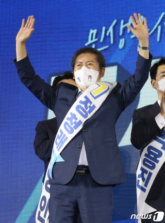 [뉴스1 PICK]이재명, 경기·서울도 압승 누적 득표율 78.22%…박용진 21.78%