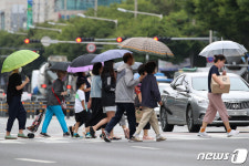 출근길 전국 대체로 흐리고 비…중부 내일까지 최대 120㎜