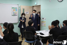 윤 대통령, 대안교육시설 움틈학교 방문