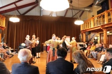 [통신One]네덜란드 박연의 날 행사에 히딩크 감독 깜짝 방문