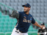 NC 선발 더모디 역투