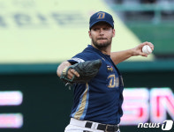 NC 선발 더모디 역투