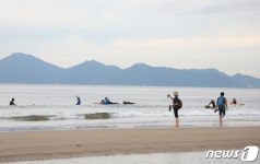 기대컸지만 내년을 기약…녹조 파동에 아쉬운 다대포해수욕장