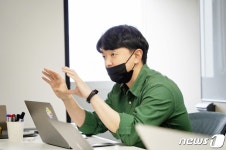 간판 바꾸고 해외로 나간다…LGU+ 아이돌플러스의 숨은 주역은?