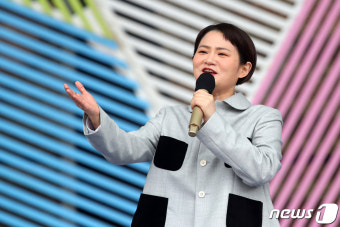 김신영, 고향 대구에서 '전국노래자랑' MC 신고식…