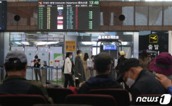 김해공항 태풍 힌남노 영향 이틀째 무더기 결항…국제선은 정상 운항