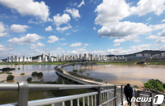 파란하늘 지붕삼아 즐기는 산책길!