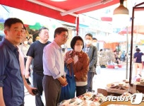 안양 남부시장 찾은 김동연 도민 삶 구석구석에 희망 만들겠다