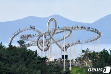 추석맞아 스페이스워크 찾은 관광객들