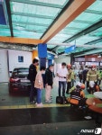 영동고속도로 문막휴게소서 승용차 카페테이블로 돌진…2명 부상