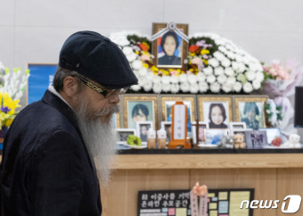 기자회견 참석하는 고 이예람 중사 아버지