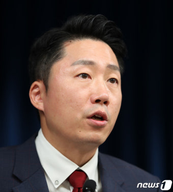 현안 브리핑하는 이재명 대통령실 부대변인