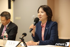 디지털 유니콘·스타트업 간담회 하는 이영 장관