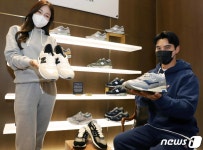 신세계百 뉴발란스의 특별한 운동화 만나보세요