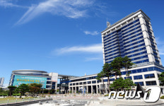 전북도청 1층서 피흘린 여성 발견…생명 지장 없어