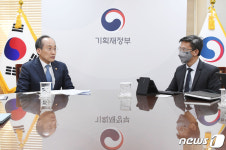 S&P 연례협의단 만난 추경호 부총리