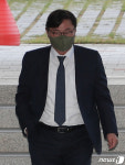 수원지검으로 들어가는 이화영 전 킨텍스 사장