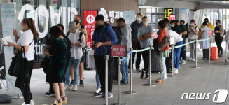 인천공항 코로나19 검사센터 북적북적