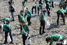 HJ중공업 임직원, 영도해변 직접 정화