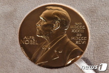 올해 노벨문학상 1순위 후보에 佛 미셸 우엘베크…무라카미 하루키는 8위