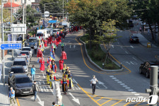 선잠제 제관 행렬 성북로 행진