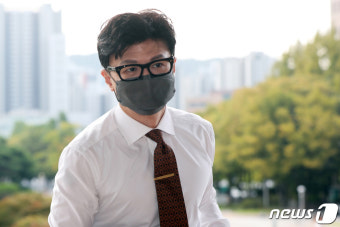 한동훈 장관, 한달째 퇴근길 미행 당해…피혐의자는 유명 유튜버(종합)