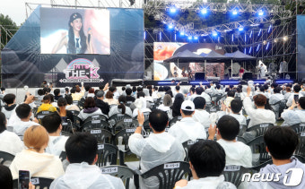 오마이걸, 팬들과 함께한 한국문화축제 톡앤스테이지