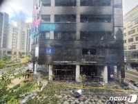 세종 보람동 7층 상가건물 화재…수십명 대피, 인명피해 없어