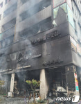 세종시 식당서 화재…검게 그을린 건물